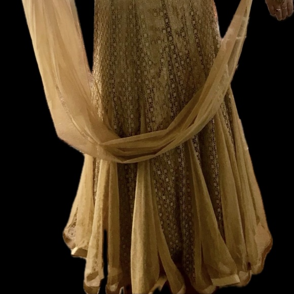 Gown Custom Made Size 2/4 - Picture 7 of 8